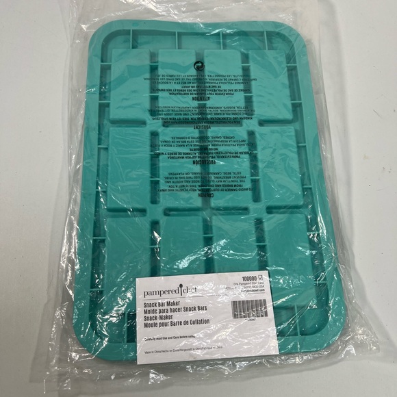 Pampered Chef Teal Snack Bar Tray with Lid New - Picture 2 of 5